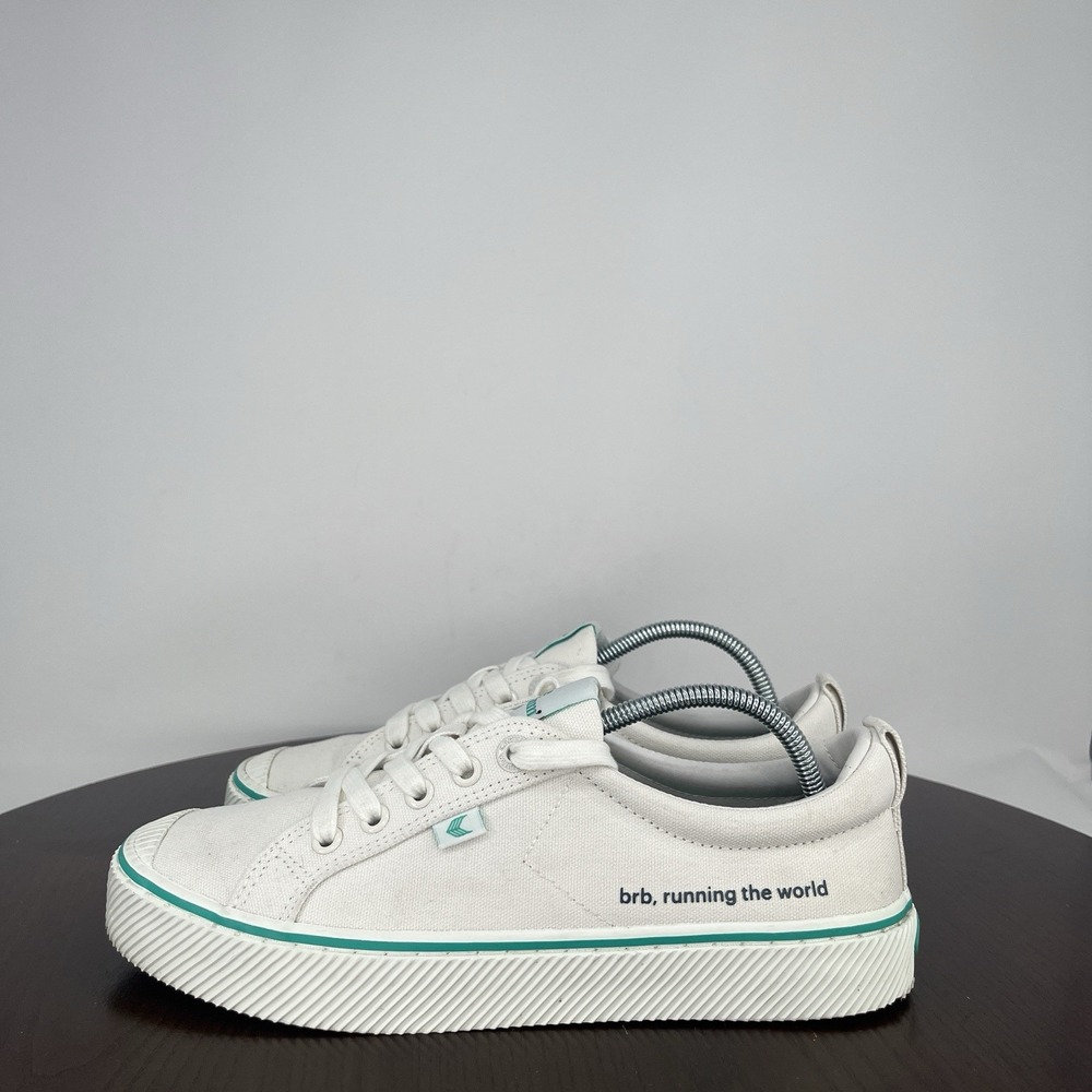 Cariuma OCA Shoes Women's Right 7.5 Left 8.5 White Canvas Low Top Sneakers